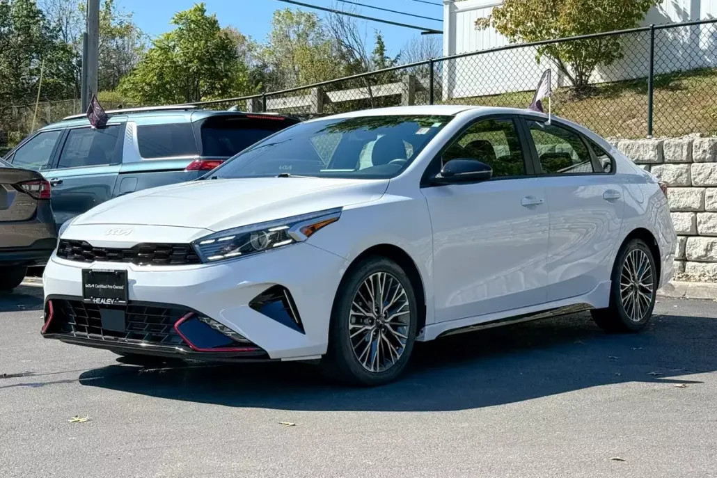 2023 Kia Forte GT-Line photo 1