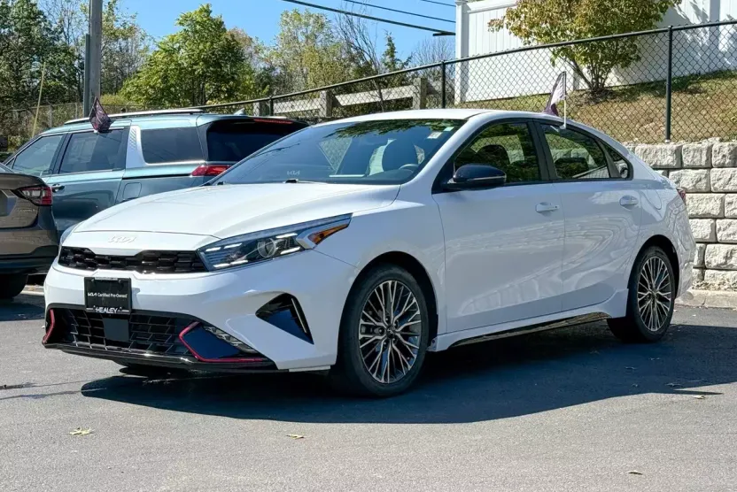 2023 Kia Forte GT-Line photo 1