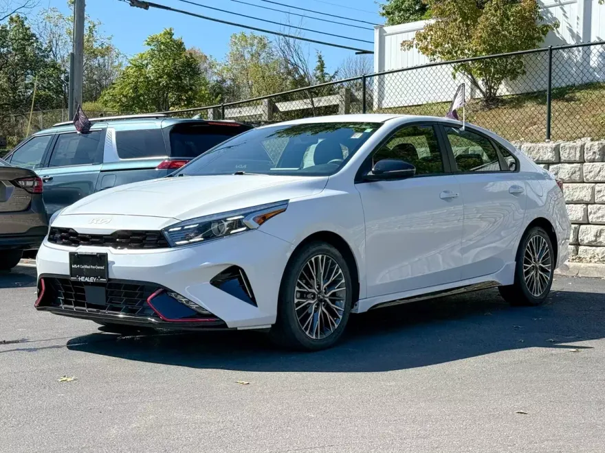 2023 Kia Forte GT-Line photo 1