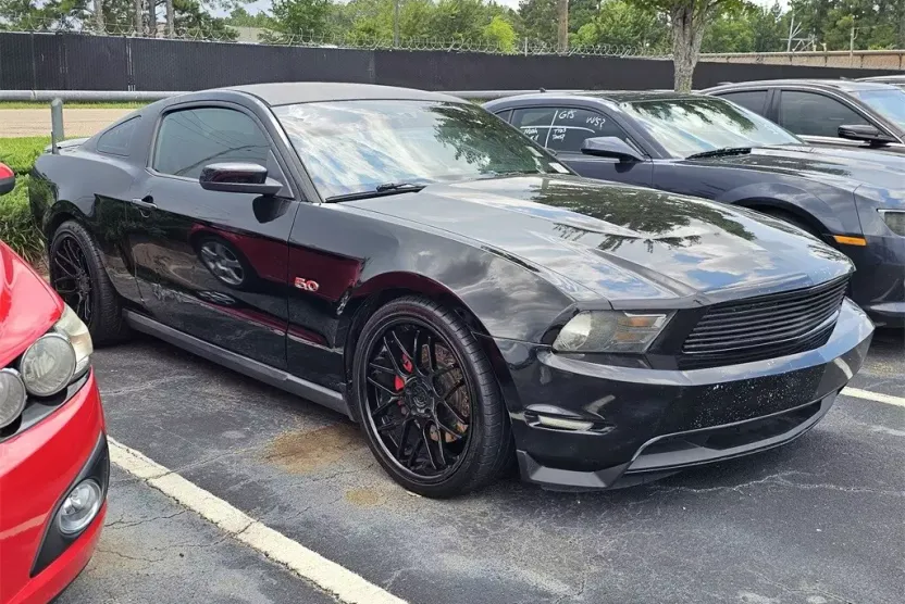 2012 Ford Mustang GT photo 1