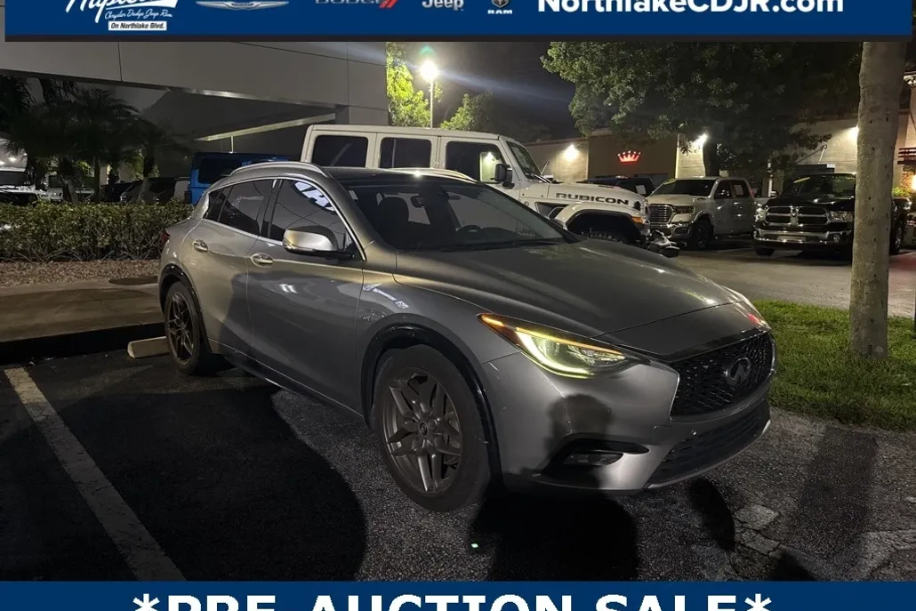 2017 Infiniti QX30 Premium photo 1