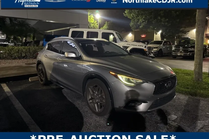 2017 Infiniti QX30 Premium photo 1