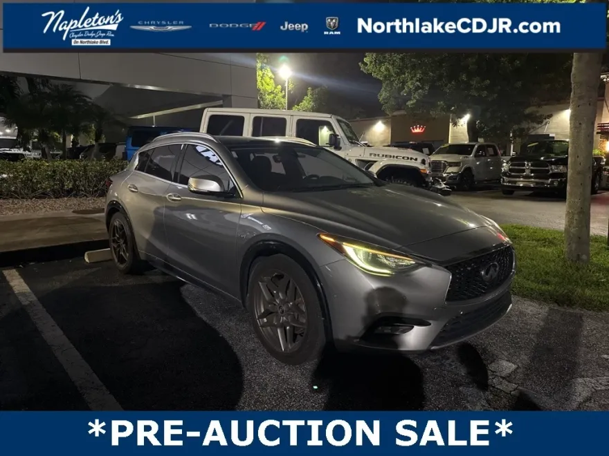 2017 Infiniti QX30 Premium photo 1