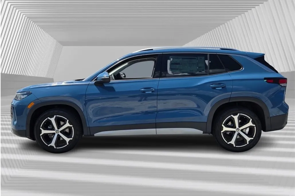 2025 Volkswagen Tiguan SE photo 1