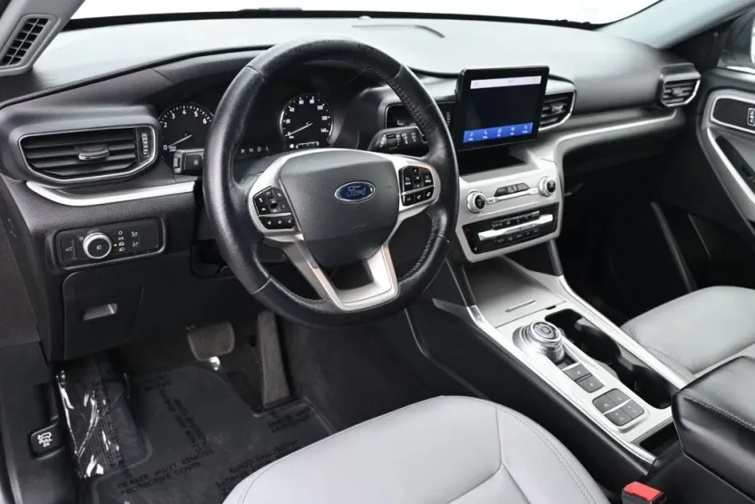 2021 Ford Explorer XLT Sport photo 1