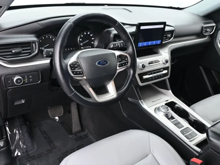 2021 Ford Explorer XLT Sport photo 1