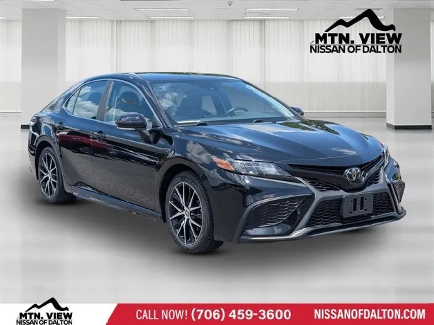 2022 Toyota Camry SE photo 1