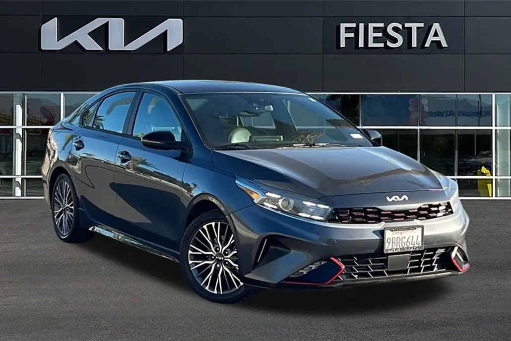 2022 Kia Forte GT-Line photo 1