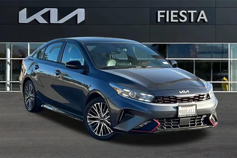 2022 Kia Forte GT-Line photo 1