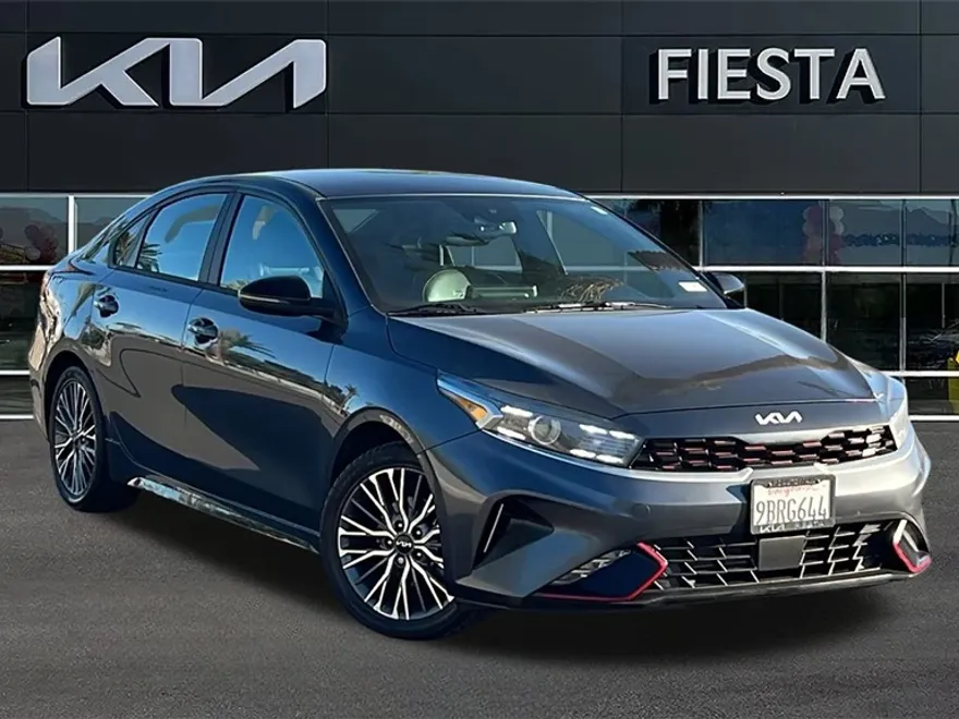 2022 Kia Forte GT-Line photo 1