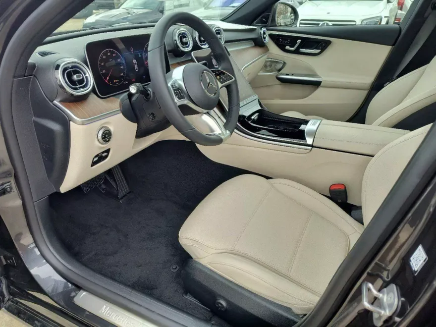 2025 Mercedes Benz C 300 photo 1