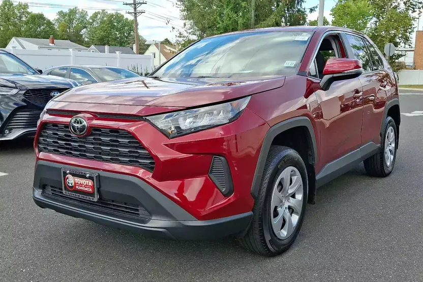 2022 Toyota RAV4 LE photo 1
