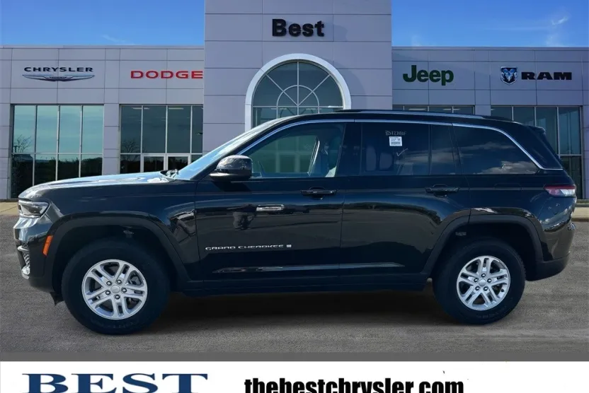 2023 Jeep Grand Cherokee Laredo photo 1