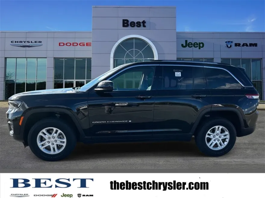 2023 Jeep Grand Cherokee Laredo photo 1