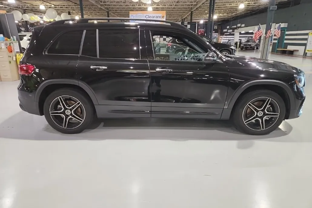2024 Mercedes Benz GLB 250 4MATIC photo 1