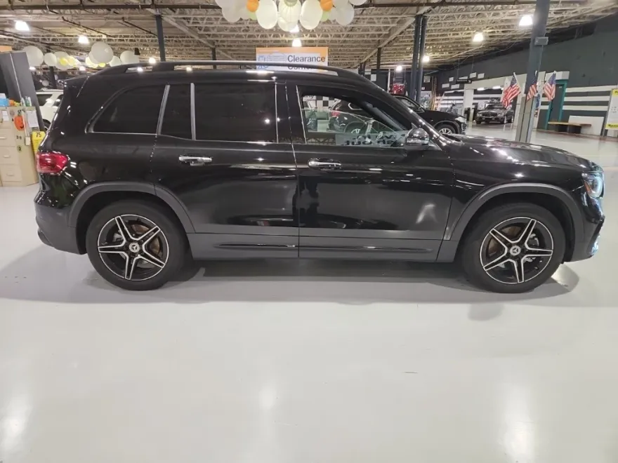 2024 Mercedes Benz GLB 250 4MATIC photo 1