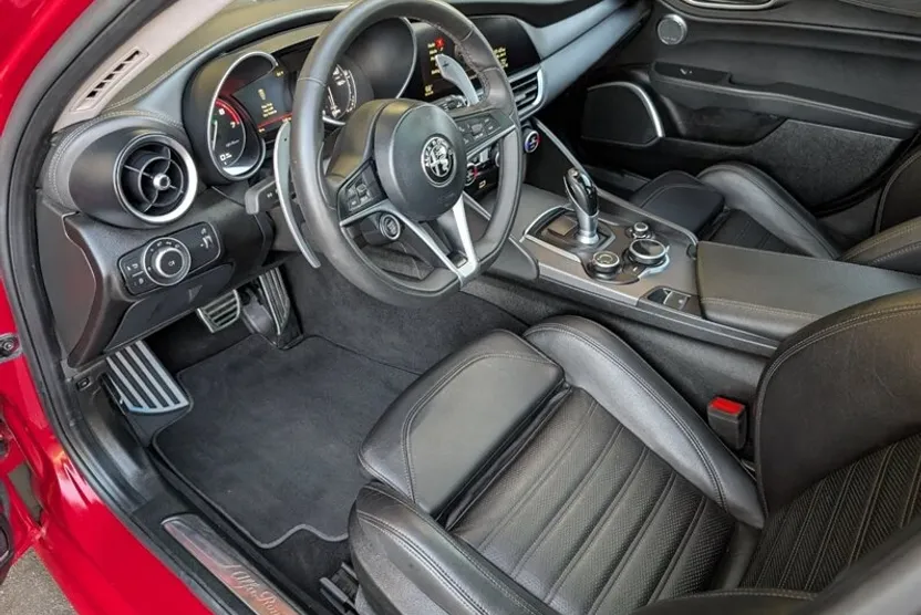 2019 Alfa Romeo Giulia Ti Sport photo 1