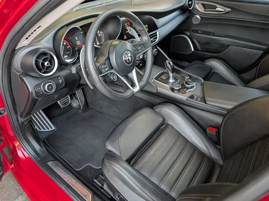 2019 Alfa Romeo Giulia Ti Sport photo 1