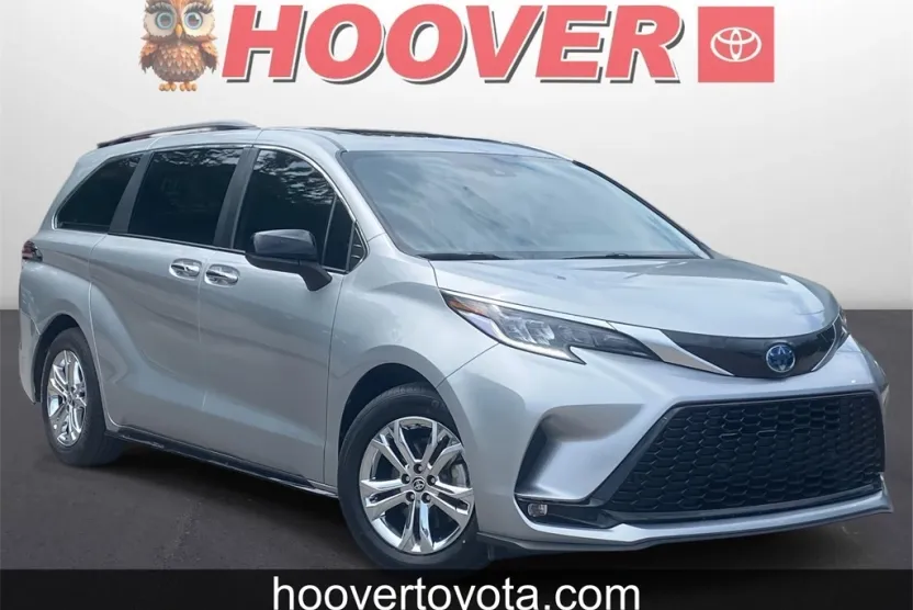 2023 Toyota Sienna XSE photo 1