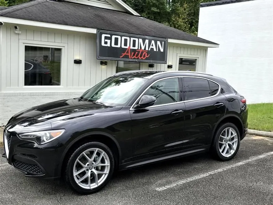 2019 Alfa Romeo Stelvio photo 1