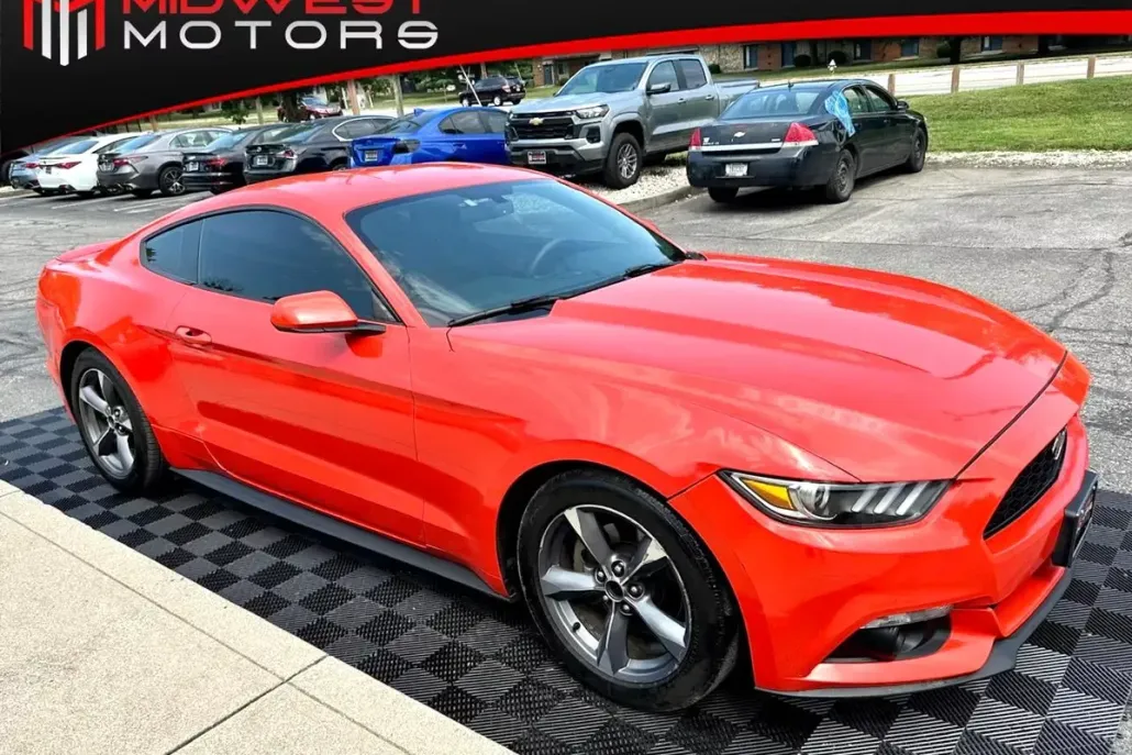 2015 Ford Mustang V6 photo 1