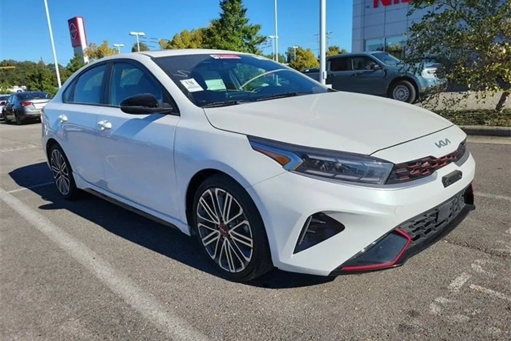 2023 Kia Forte GT photo 1