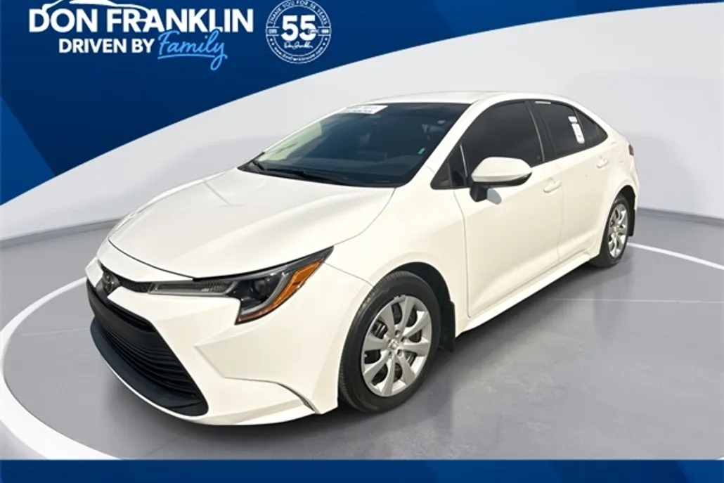 2023 Toyota Corolla LE photo 1