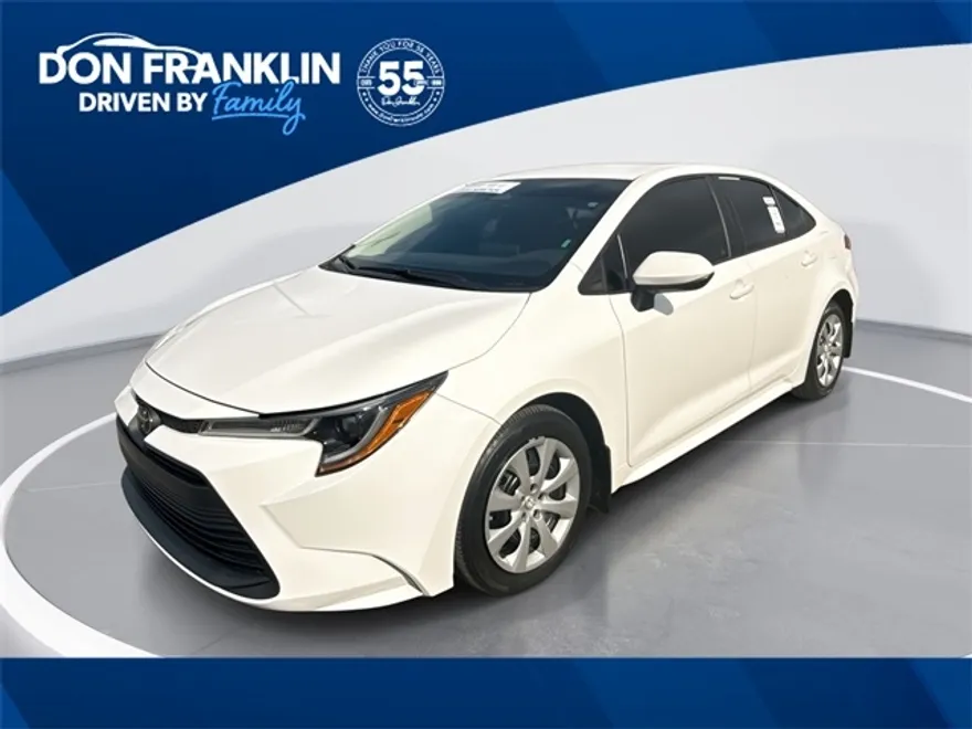2023 Toyota Corolla LE photo 1