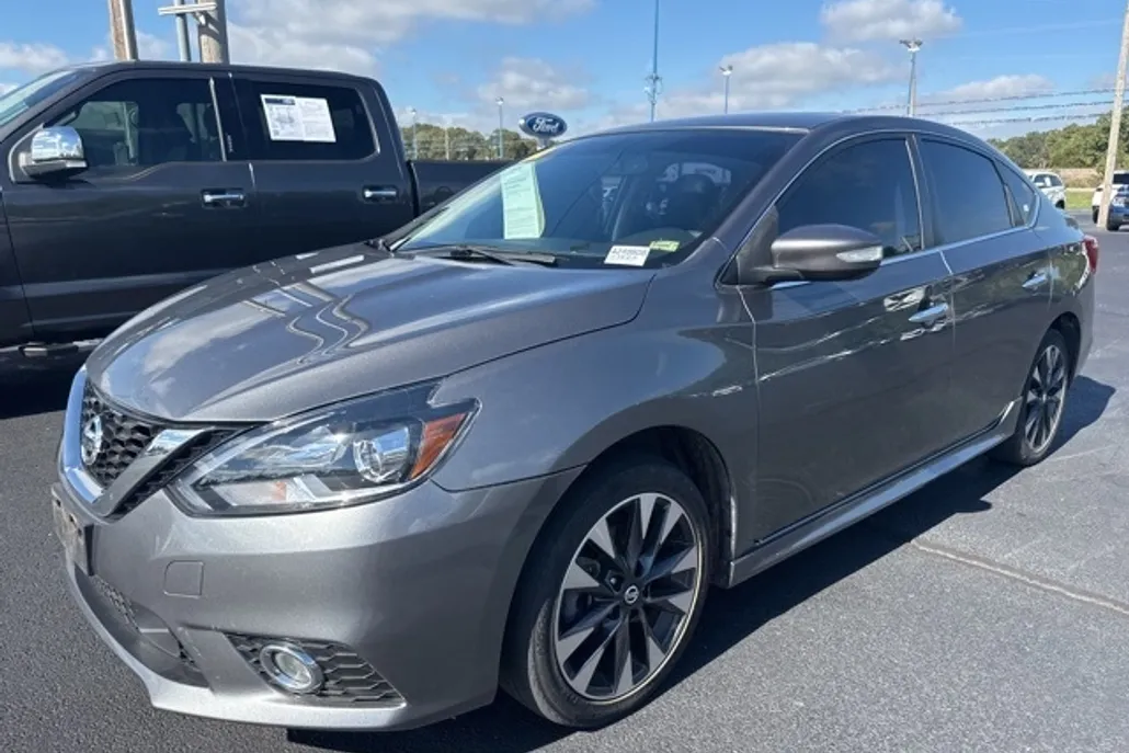 2017 Nissan Sentra SR photo 1