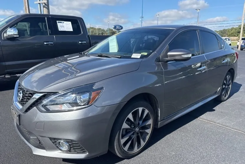 2017 Nissan Sentra SR photo 1