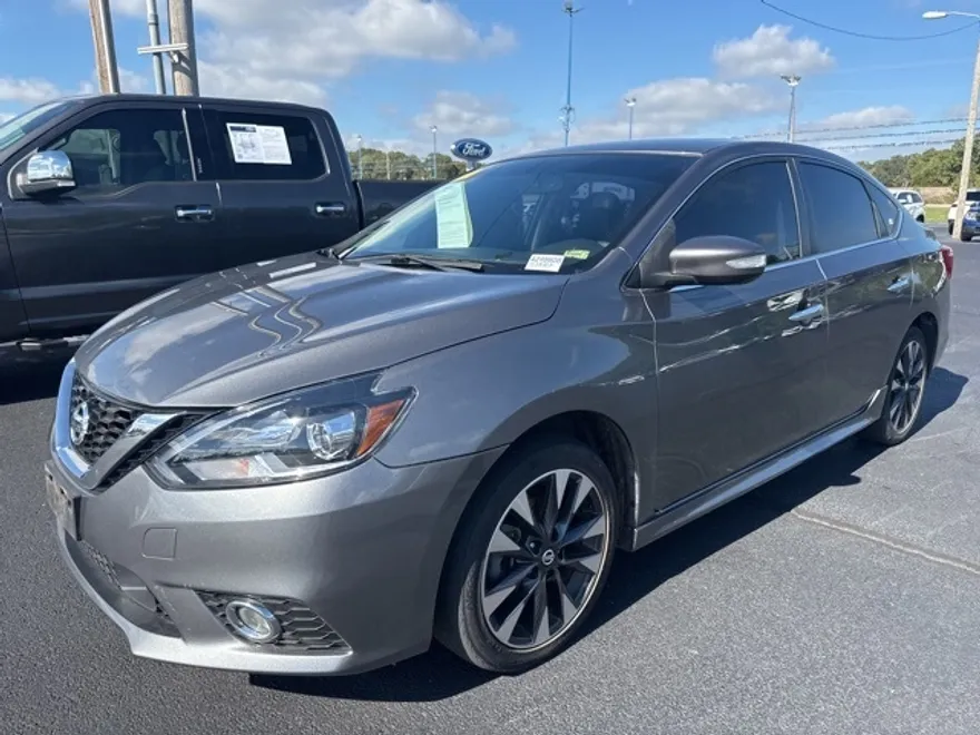 2017 Nissan Sentra SR photo 1