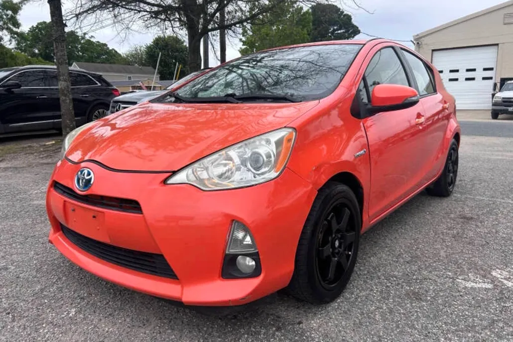 2013 Toyota Prius C Two photo 1