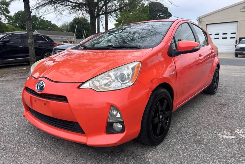 2013 Toyota Prius C Two photo 1