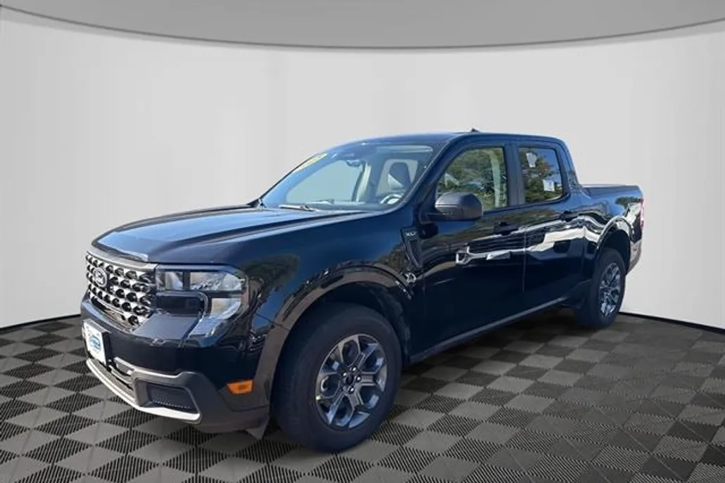 2025 Ford Maverick XLT photo 1