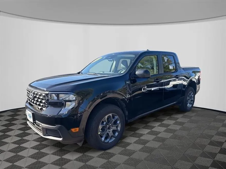 2025 Ford Maverick XLT photo 1