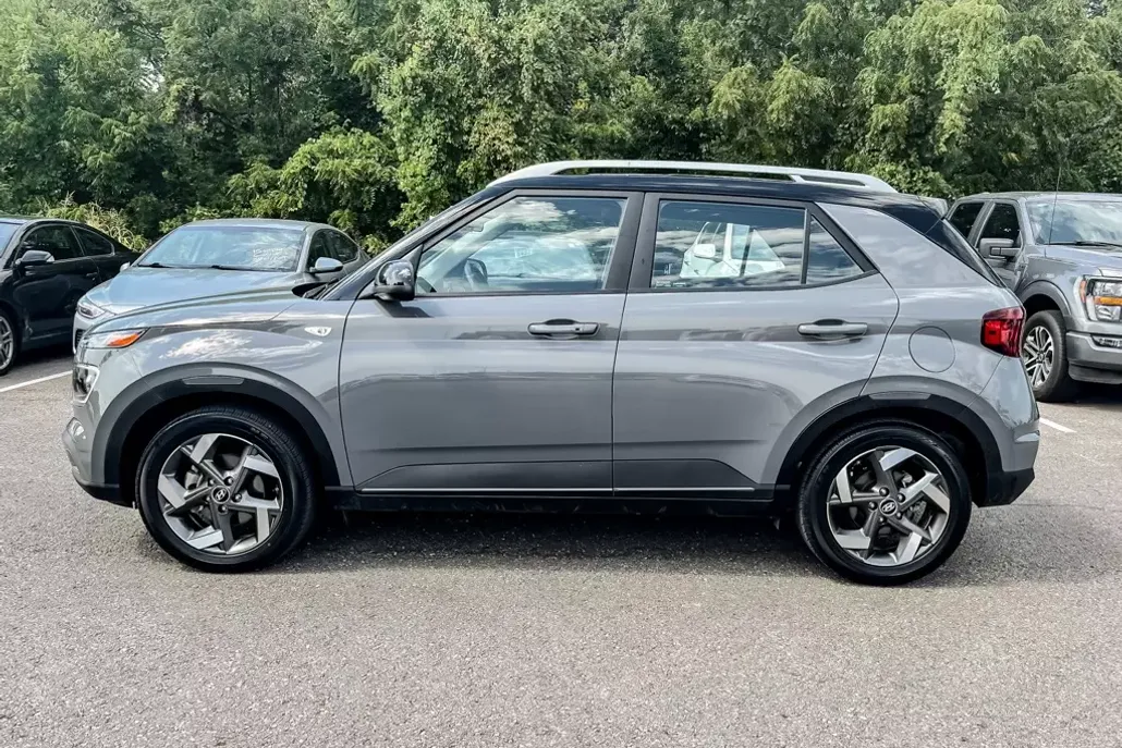 2022 Hyundai Venue SEL Limited photo 1