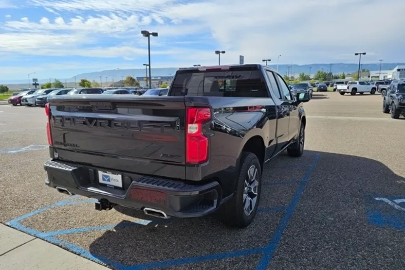 2022 Chevrolet Silverado 1500 RST photo 1