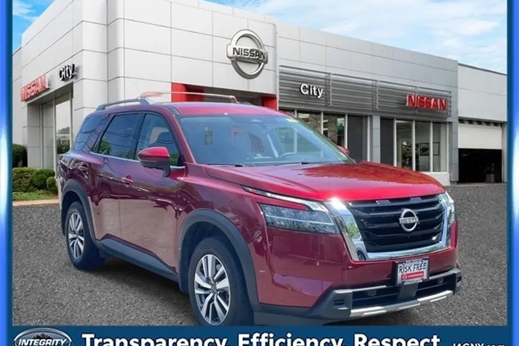 2024 Nissan Pathfinder SL photo 1