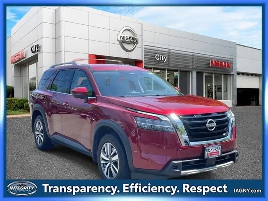 2024 Nissan Pathfinder SL photo 1