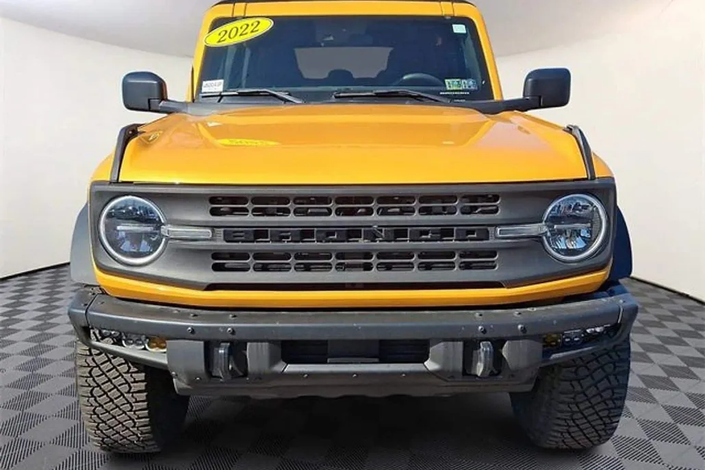 2022 Ford Bronco Base photo 1