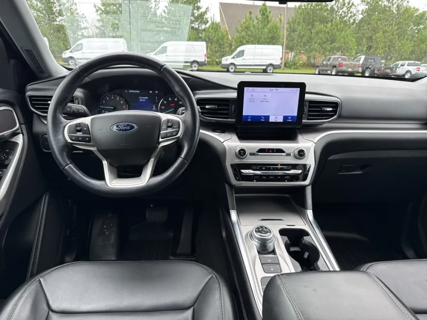 2022 Ford Explorer XLT photo 1