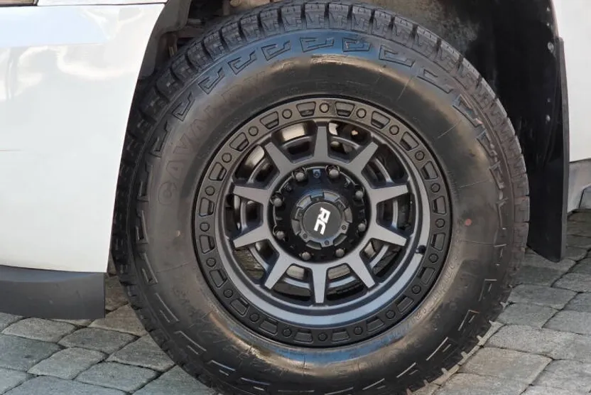 2012 Chevrolet Suburban LS 2500 photo 1