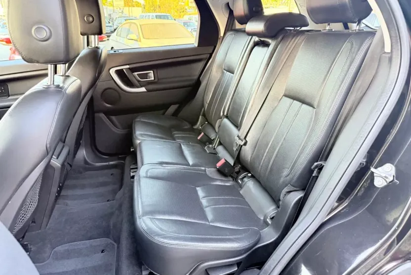 2017 Land Rover Discovery Sport HSE photo 1