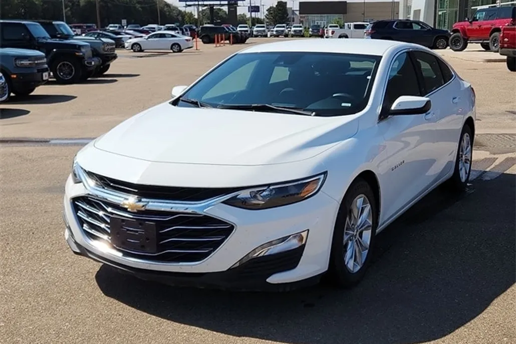 2023 Chevrolet Malibu 1LT photo 1