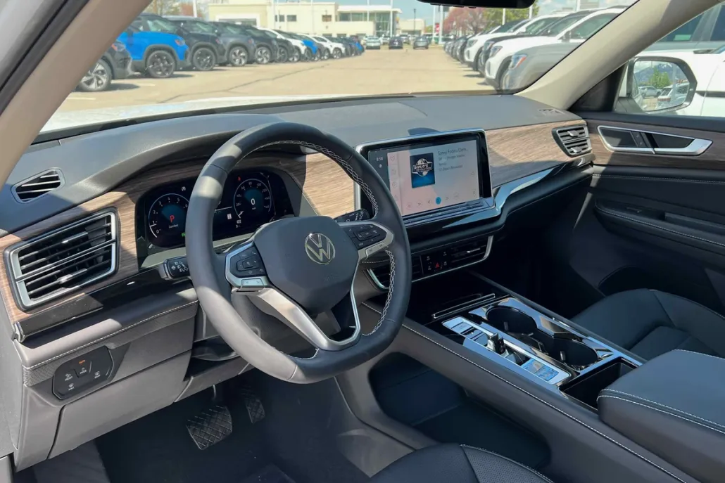 2025 Volkswagen Atlas SEL photo 1
