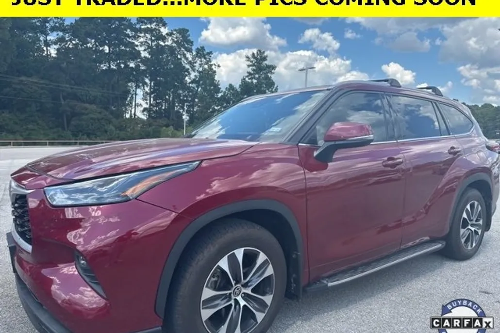 2022 Toyota Highlander XLE photo 1