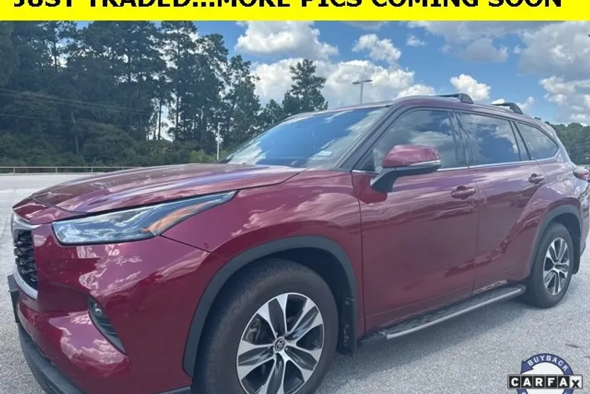 2022 Toyota Highlander XLE photo 1