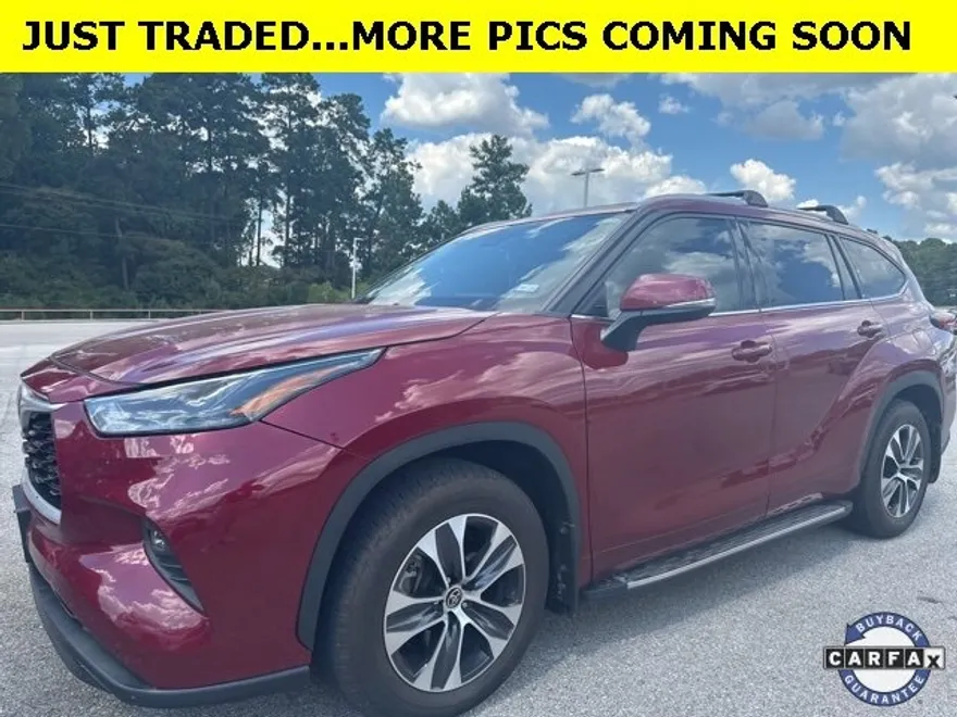 2022 Toyota Highlander XLE photo 1