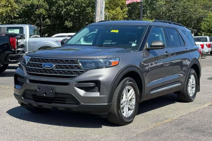2022 Ford Explorer XLT photo 1