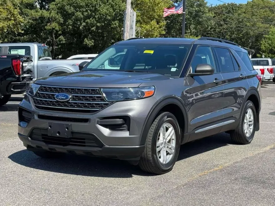 2022 Ford Explorer XLT photo 1